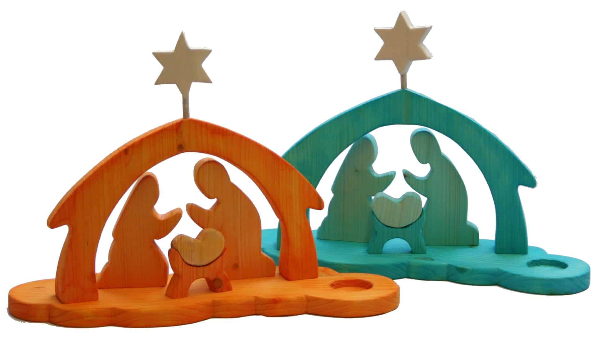 Eine orange und eine blaue Weihnachtskrippe aus Fichtenholz mit schlichten Figuren