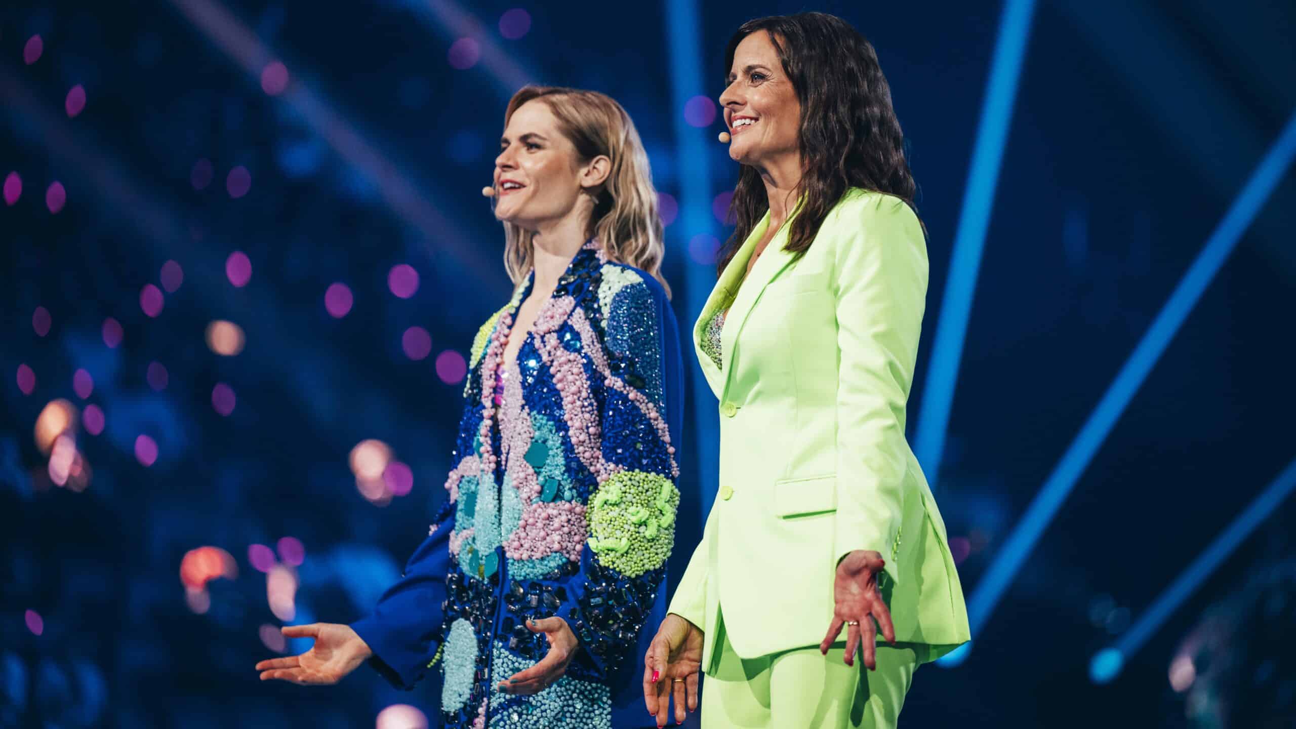 Die ESC_Moderatorinnen Hazel Brugger und Sandra Studer am ersten Halbfinale