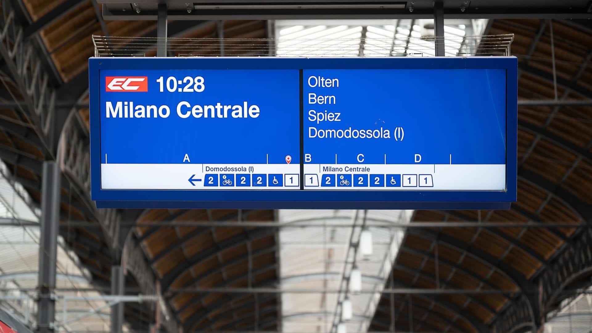 Anzeigetafel auf einem Perron der SBB