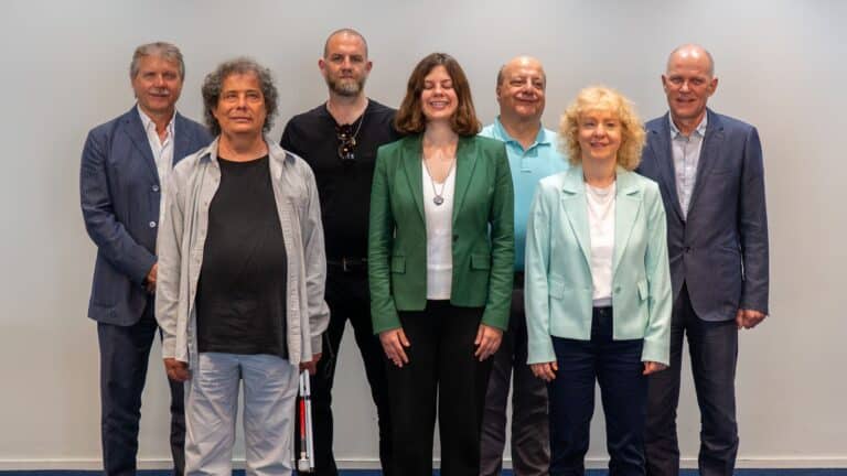 Gruppenbild mit 7 Personen des Verbandsvorstands. Von links: Roland Studer, Beat Herren (neu), Christian Huber, Luana Schena, Giuseppe Porcu, Michaela Lupi, Gabriel Friche (neu). Bildquelle: sbv fsa