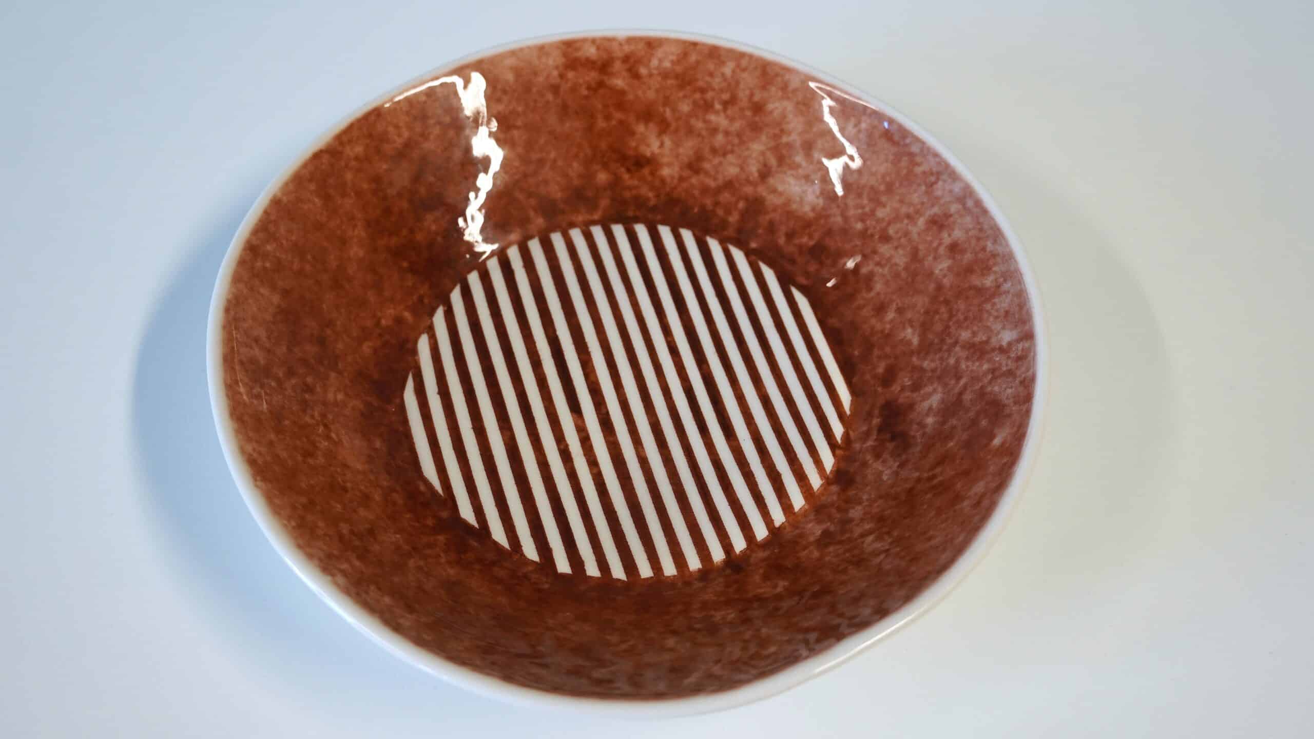 Assiette contrastée rouge